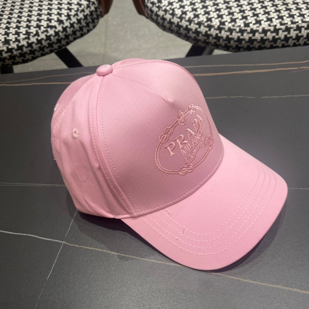 。Prada(普拉达)新款原单棒球帽， 11开模订制，做工完美，质量超赞，基础头围56，贴片可调节。