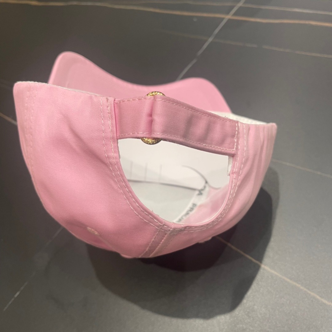 。Prada(普拉达)新款原单棒球帽， 11开模订制，做工完美，质量超赞，基础头围56，贴片可调节。