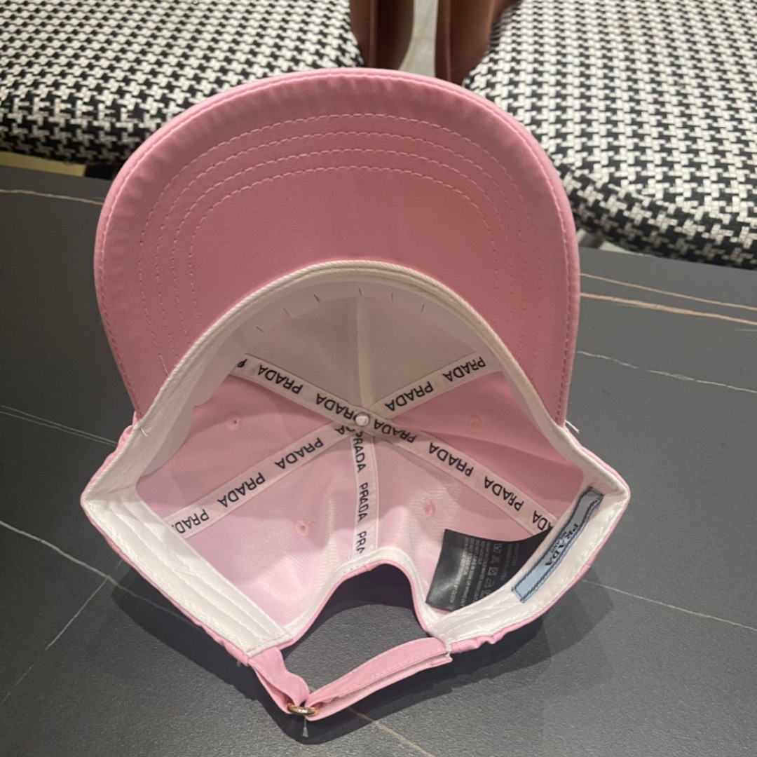 。Prada(普拉达)新款原单棒球帽， 11开模订制，做工完美，质量超赞，基础头围56，贴片可调节。