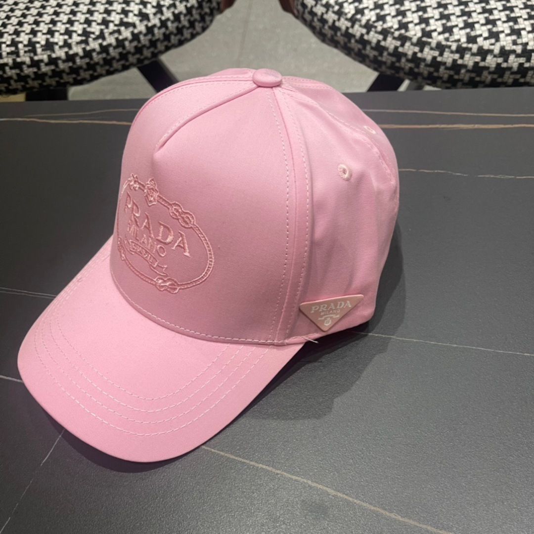 。Prada(普拉达)新款原单棒球帽， 11开模订制，做工完美，质量超赞，基础头围56，贴片可调节。