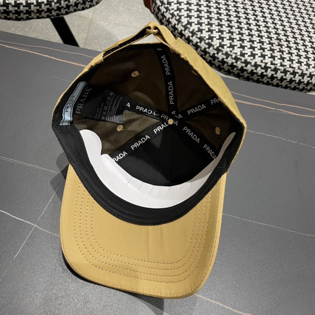。Prada(普拉达)新款原单棒球帽， 11开模订制，做工完美，质量超赞，基础头围56，贴片可调节。