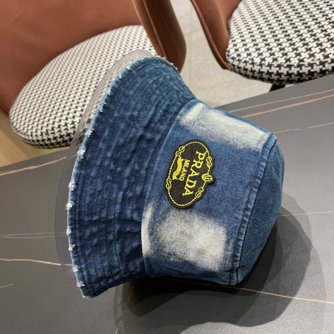  Pr@da 2024普拉达牛仔渔夫帽洗水牛仔色，秀场同款，面料柔软舒适
百搭休闲款，闭眼入！