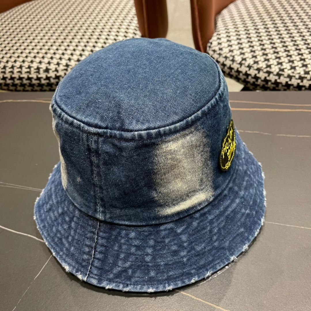  Pr@da 2024普拉达牛仔渔夫帽洗水牛仔色，秀场同款，面料柔软舒适
百搭休闲款，闭眼入！