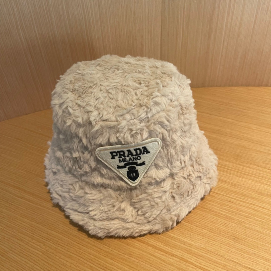 NO:220400,【PRADA】Autumn and winter plush fisherman hat super comfortable material, simple design classic versatile casual ~ Hat fisherman hat baseball hat knit hat, hat, prada, prada, espadrilles, hats19860909【PRADA普拉达】秋冬毛绒渔夫帽 超舒服材质、简约设计经典百搭休闲～帽子渔夫帽棒球帽针织帽,帽子,prada,prada,espadrilles,hats,hat