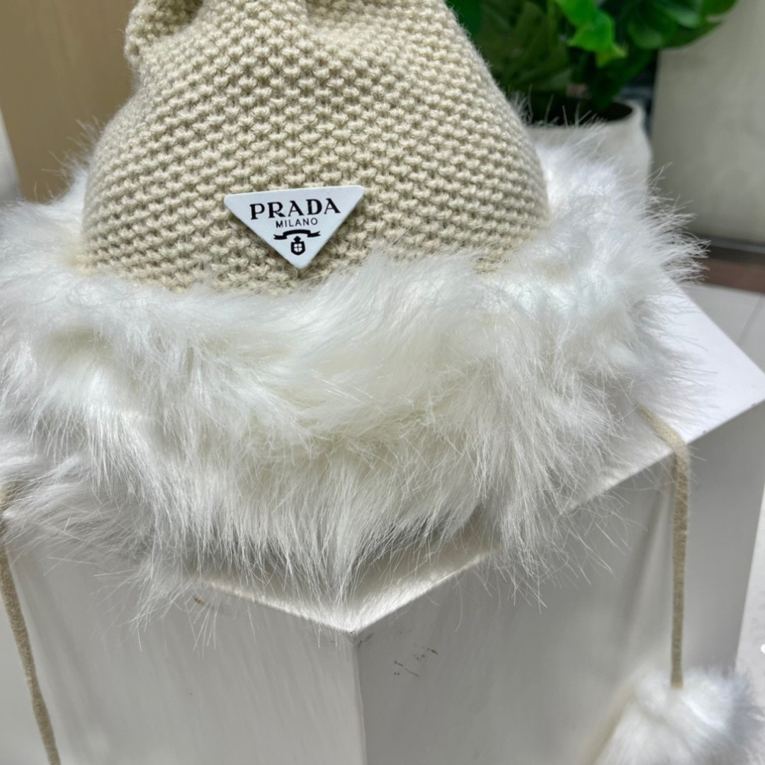 NO:220387,PRADA Prada cute soft girl Christmas red hanging ball wool hat girls ins fashion inner lining leefeng hat New Year sweet hat Fisherman hat Baseball hat Knit hat, hat, prada, prada, espadrilles, hats19860909PRADA普拉达可爱软妹子圣诞红色挂球毛线帽女生ins时尚内里绒雷锋帽新年甜美帽子渔夫帽棒球帽针织帽,帽子,prada,prada,espadrilles,hats,hat