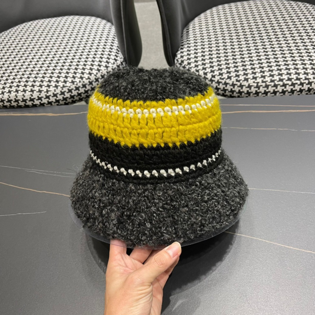 PRADA普拉达 手工毛线帽女秋冬季显脸小百搭保暖护耳渔夫帽水桶帽