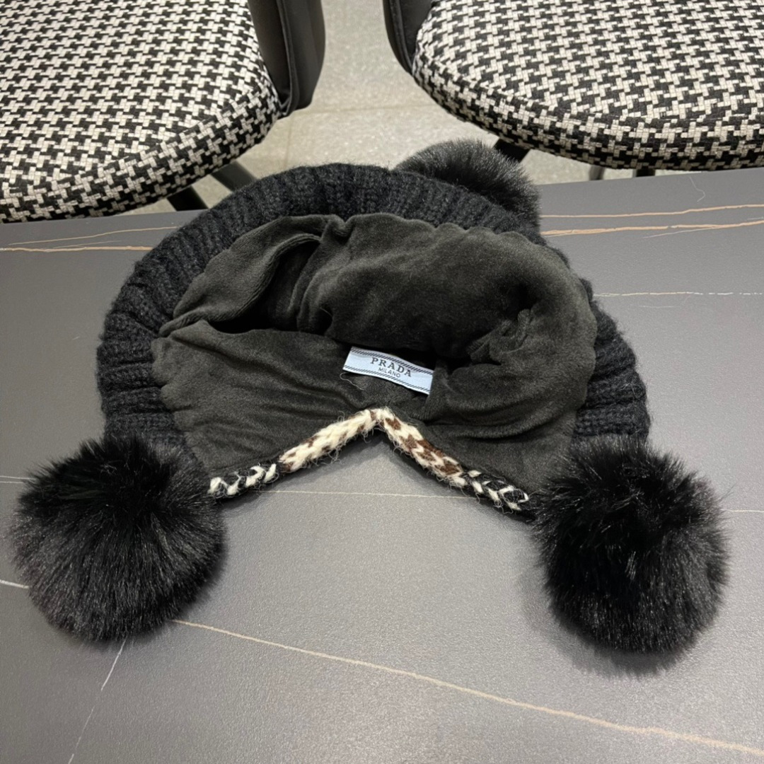  普拉达Prada护耳可爱加绒加厚女可爱保暖针织毛线帽子