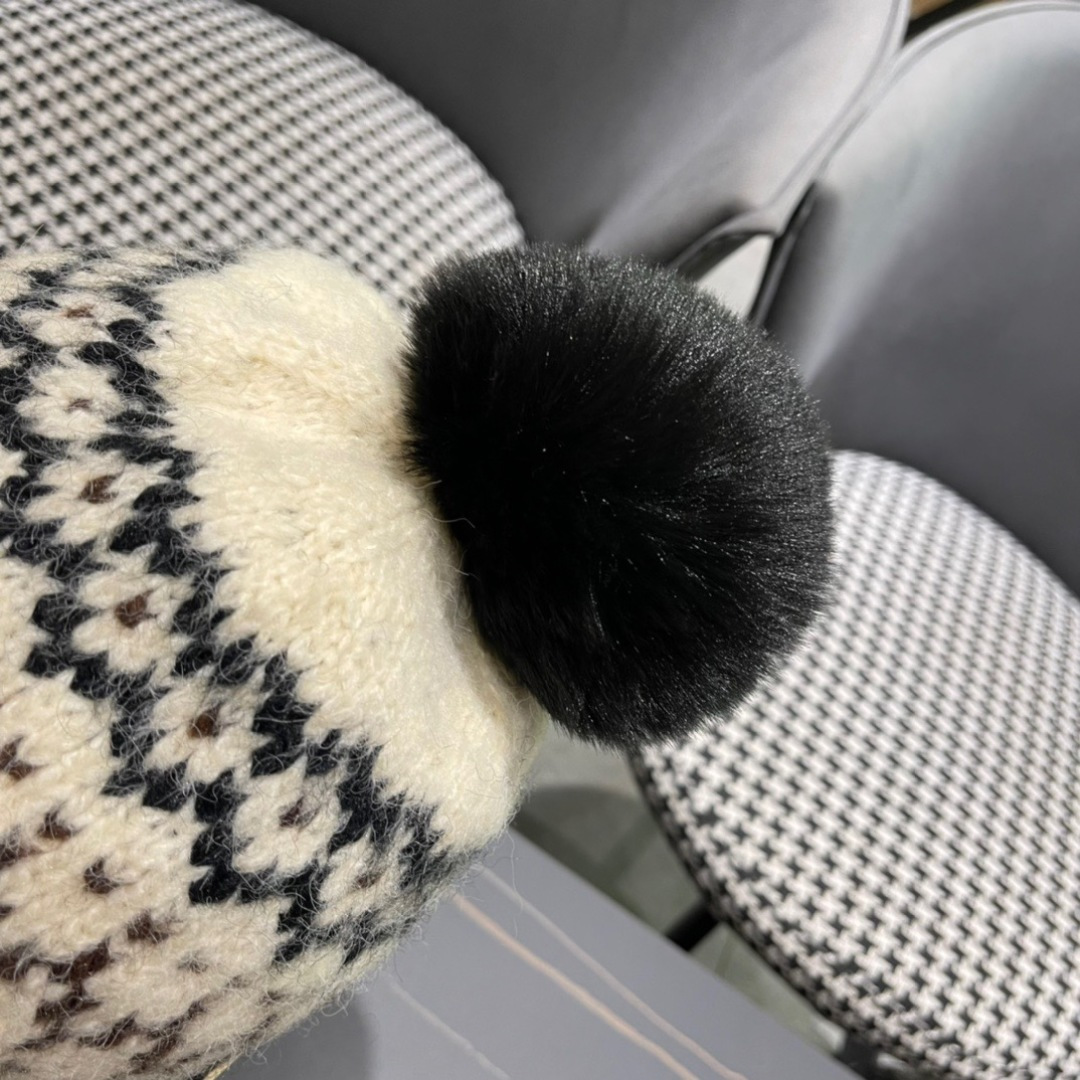  普拉达Prada护耳可爱加绒加厚女可爱保暖针织毛线帽子