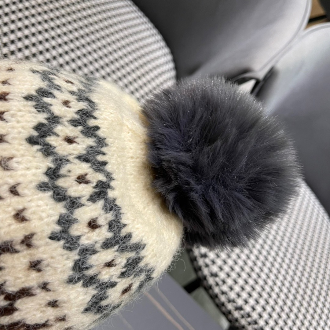  普拉达Prada护耳可爱加绒加厚女可爱保暖针织毛线帽子