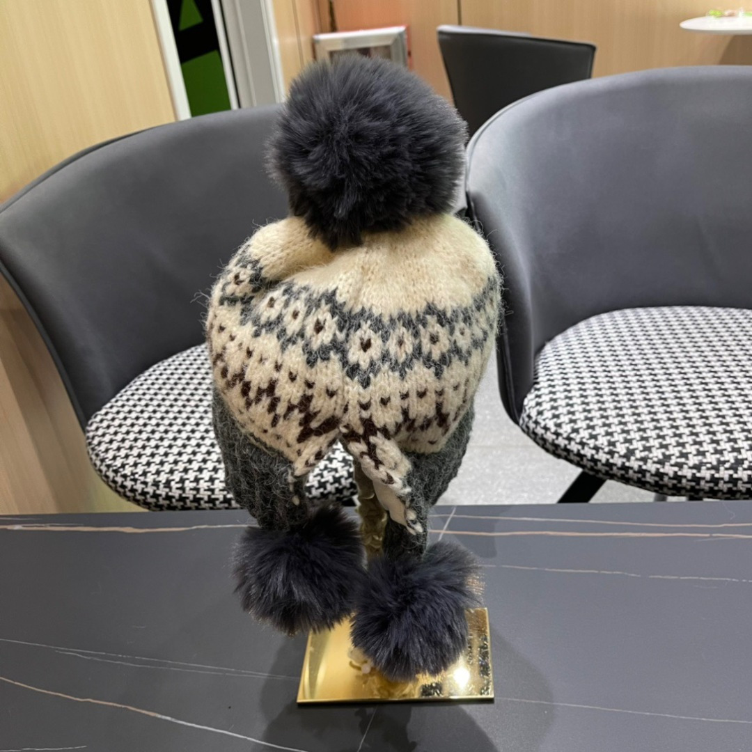  普拉达Prada护耳可爱加绒加厚女可爱保暖针织毛线帽子