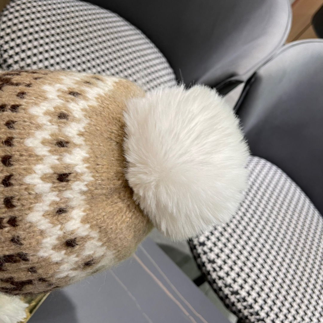  普拉达Prada护耳可爱加绒加厚女可爱保暖针织毛线帽子