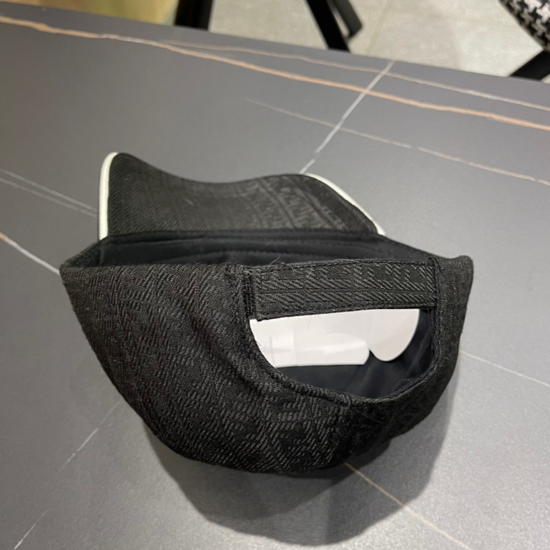  FENDI芬迪，棒球帽 代购版本！时尚潮流，高端做工！