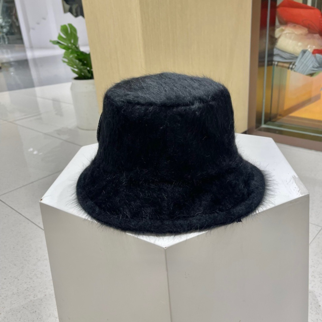 芬迪Fendi，2023秋冬新款渔夫帽，加厚保暖渔夫帽