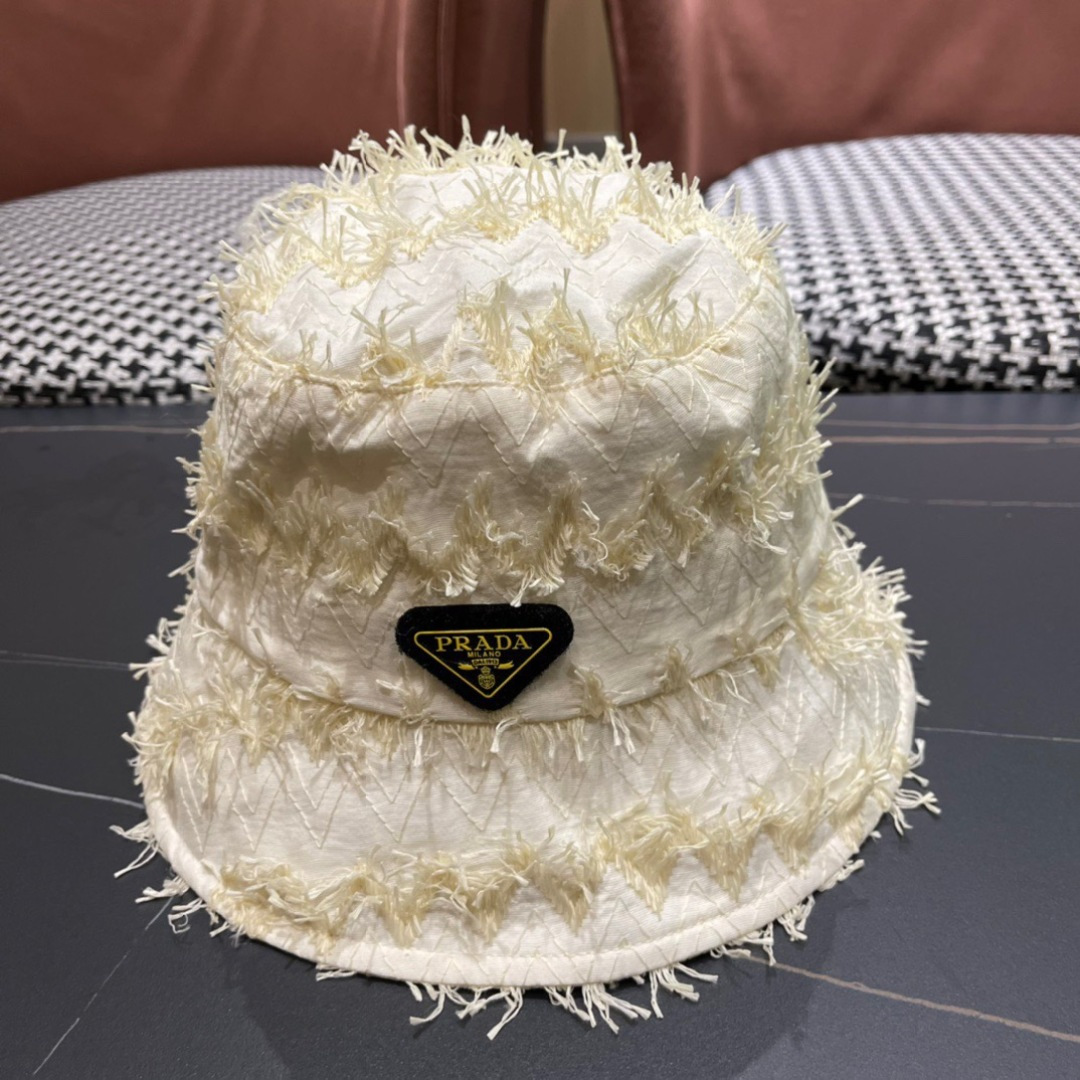 NO:220422,.Prada fisherman hat has a strong design and is refreshing. The head shape is very good and can be modified in various head shapes. It has a versatile style. Hats, fisherman hats, baseball hats, knit hats, hats, pradas, espadrilles, hats19860909.普拉达渔夫帽设计感超强,让人耳目一新 头型非常好,可以修饰各种头型,实力百搭款 帽子渔夫帽棒球帽针织帽,帽子,prada,espadrilles,hats,hat