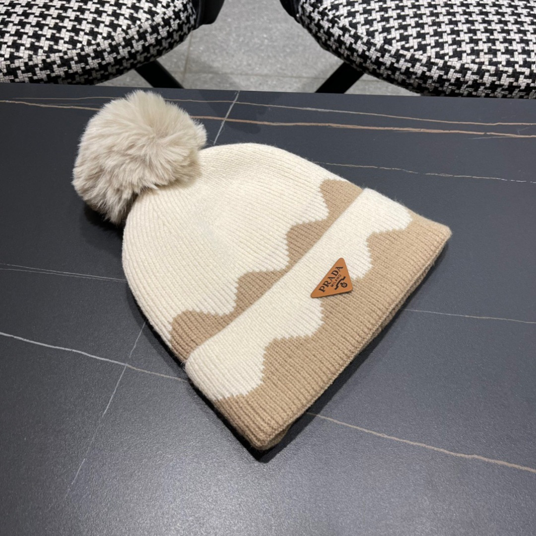 
普拉达 Prada 🫓最新三角标 针织帽毛线帽女宽松冷帽，秋冬季保暖加厚新款护耳