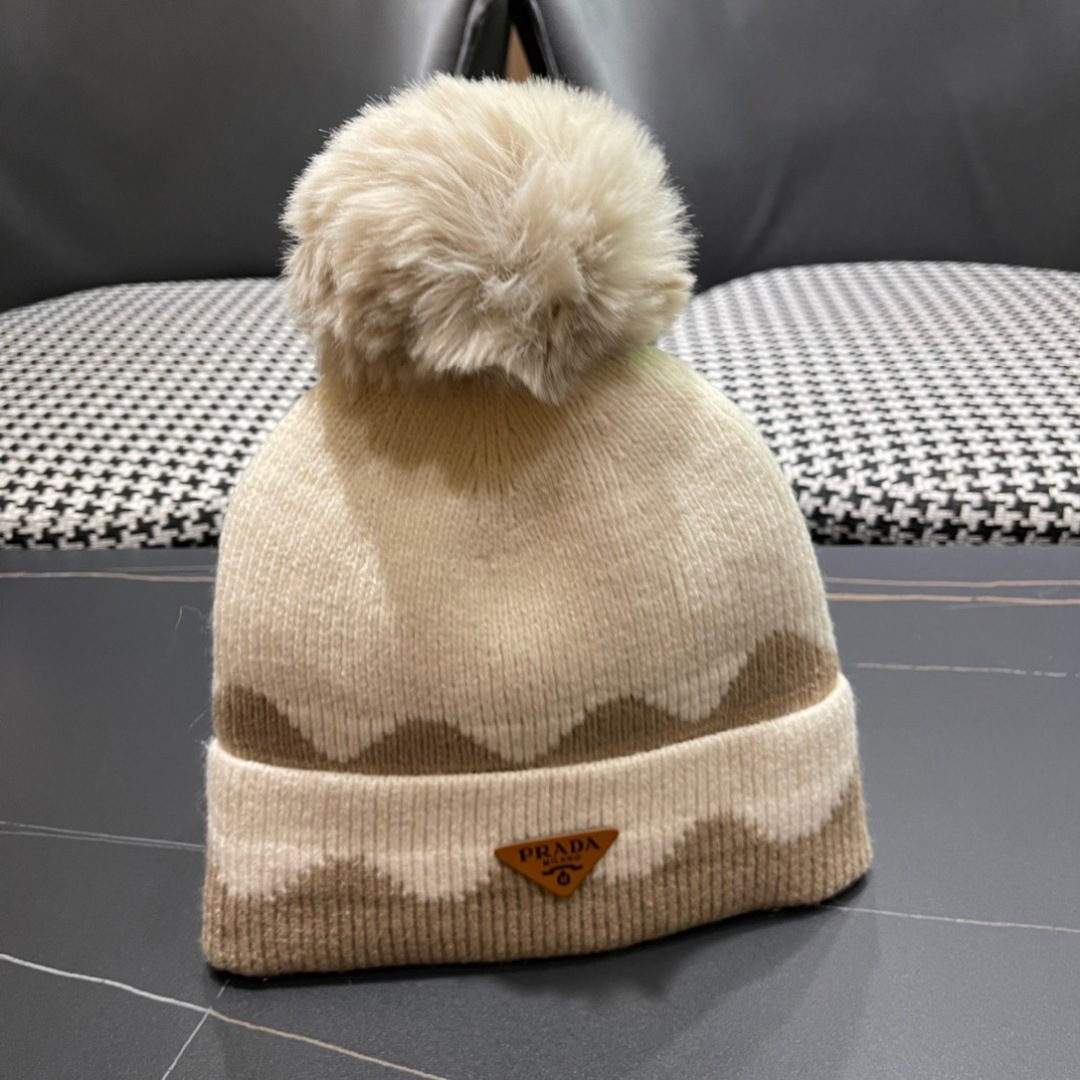 
普拉达 Prada 🫓最新三角标 针织帽毛线帽女宽松冷帽，秋冬季保暖加厚新款护耳