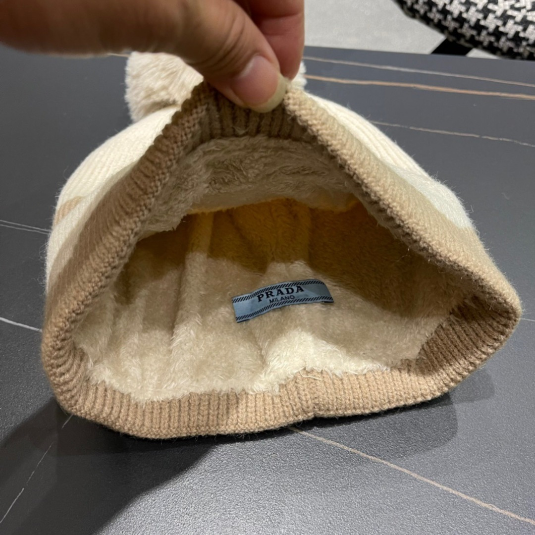 
普拉达 Prada 🫓最新三角标 针织帽毛线帽女宽松冷帽，秋冬季保暖加厚新款护耳