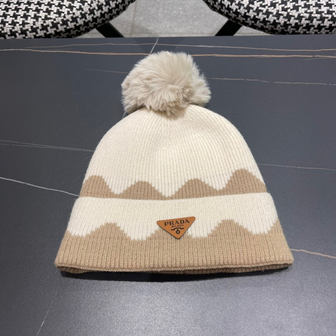 
普拉达 Prada 🫓最新三角标 针织帽毛线帽女宽松冷帽，秋冬季保暖加厚新款护耳