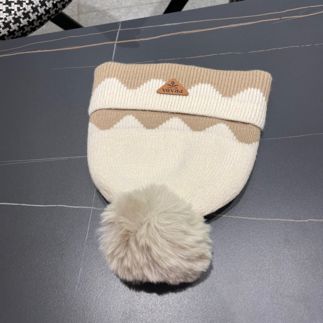 
普拉达 Prada 🫓最新三角标 针织帽毛线帽女宽松冷帽，秋冬季保暖加厚新款护耳