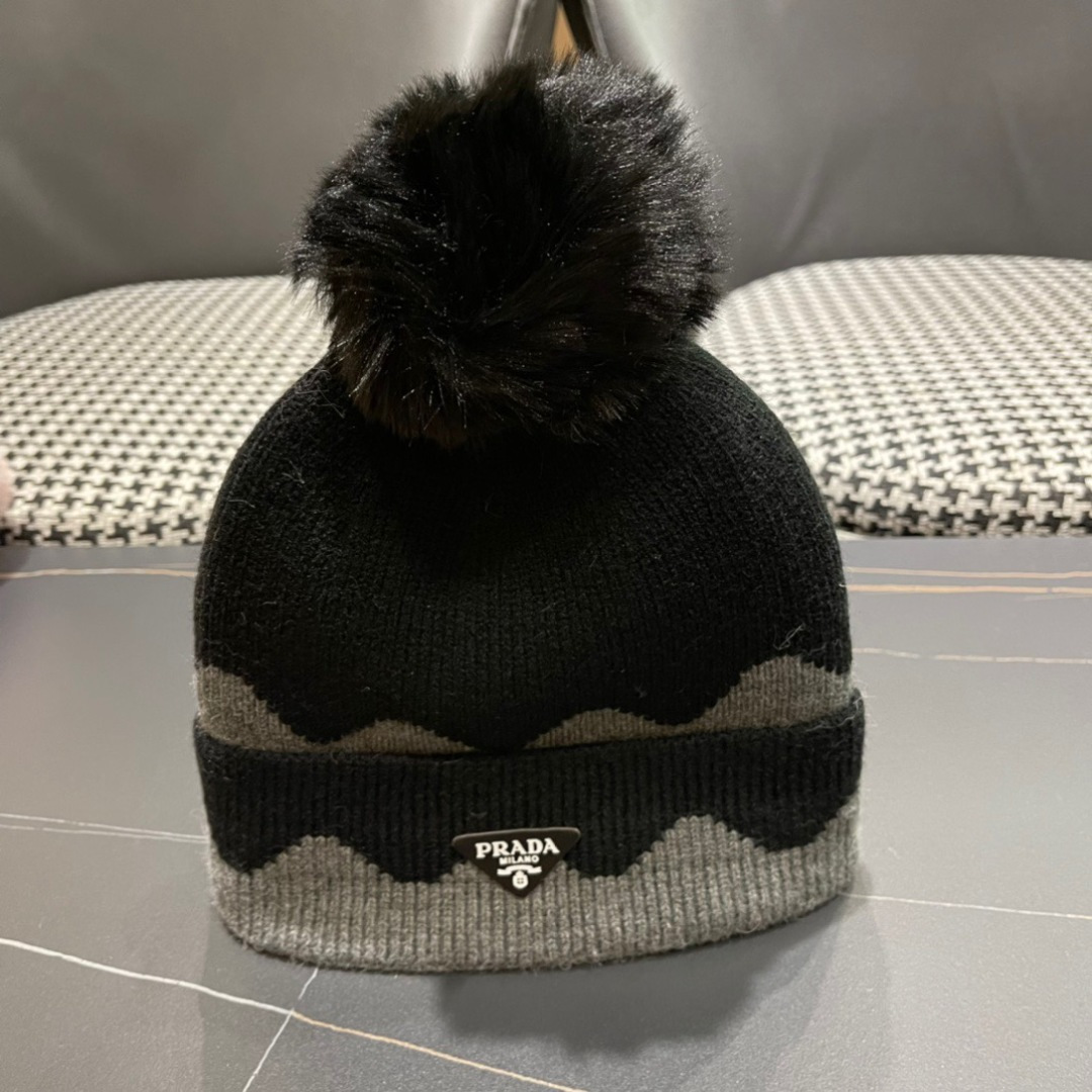 
普拉达 Prada 🫓最新三角标 针织帽毛线帽女宽松冷帽，秋冬季保暖加厚新款护耳