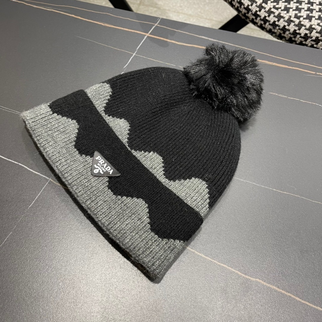 
普拉达 Prada 🫓最新三角标 针织帽毛线帽女宽松冷帽，秋冬季保暖加厚新款护耳