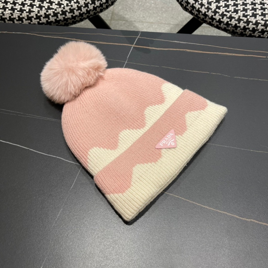 
普拉达 Prada 🫓最新三角标 针织帽毛线帽女宽松冷帽，秋冬季保暖加厚新款护耳