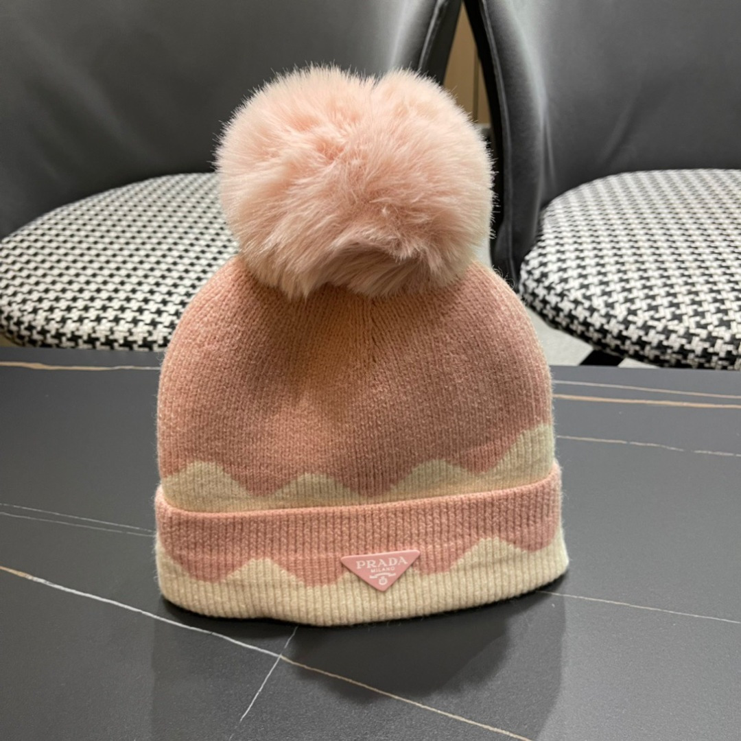 
普拉达 Prada 🫓最新三角标 针织帽毛线帽女宽松冷帽，秋冬季保暖加厚新款护耳