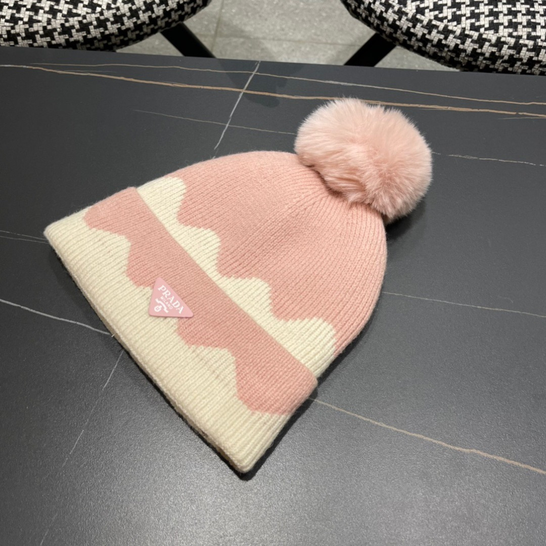 
普拉达 Prada 🫓最新三角标 针织帽毛线帽女宽松冷帽，秋冬季保暖加厚新款护耳