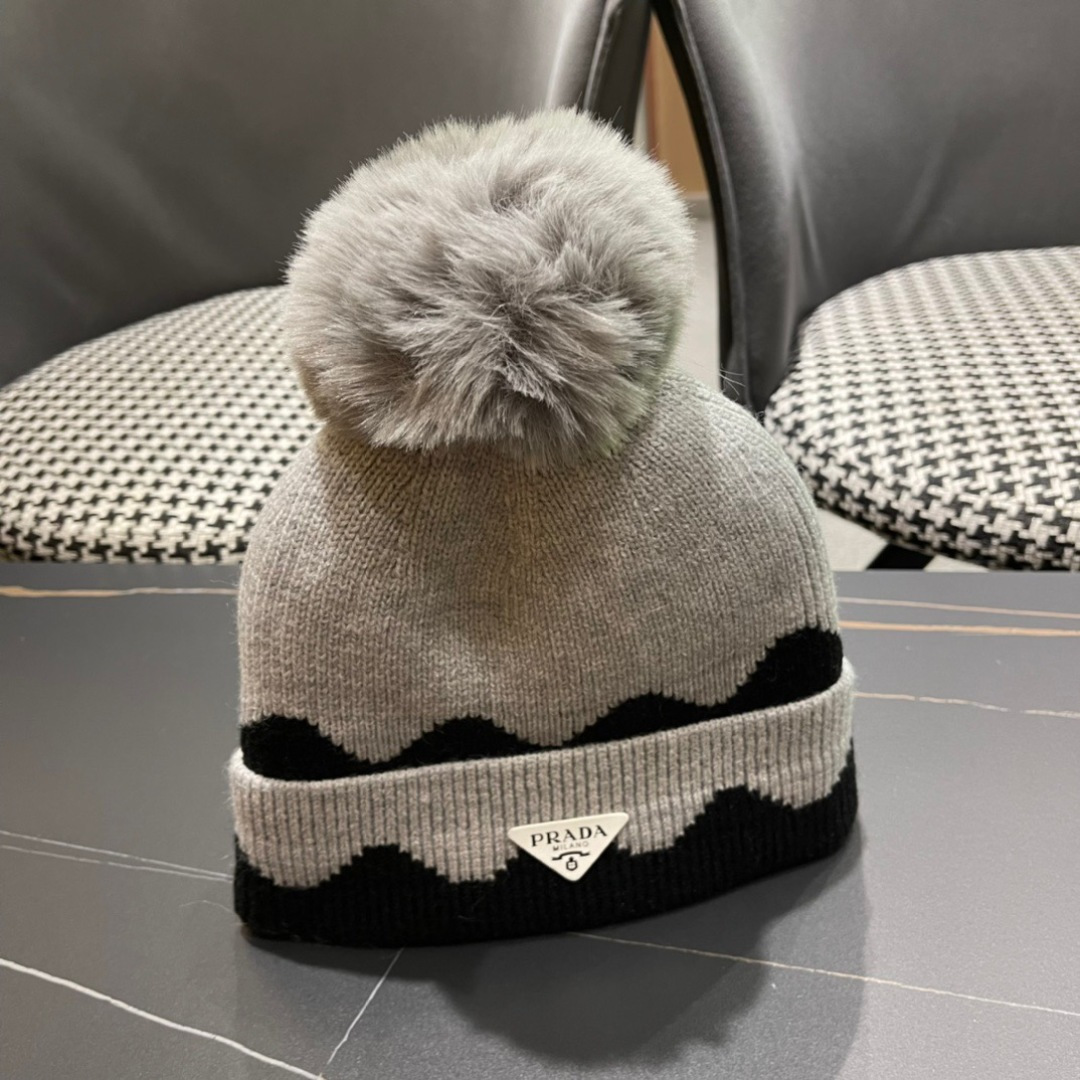 
普拉达 Prada 🫓最新三角标 针织帽毛线帽女宽松冷帽，秋冬季保暖加厚新款护耳