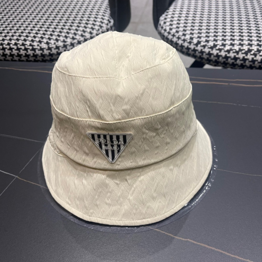 NO:224897,Prada's new early spring fisherman's hat, simple and sweet style, the hat shape is very good, and it modifies the face shape!  Hat Straw Hat Fisherman Hat Baseball Hat Knitted Hats, Hats, Prada, espadrilles, hats19860909普拉达早春新款渔夫帽,简约甜美风,帽型很好,修饰脸型哦！ 帽子草帽渔夫帽棒球帽针织帽,帽子,prada,espadrilles,hats,hat