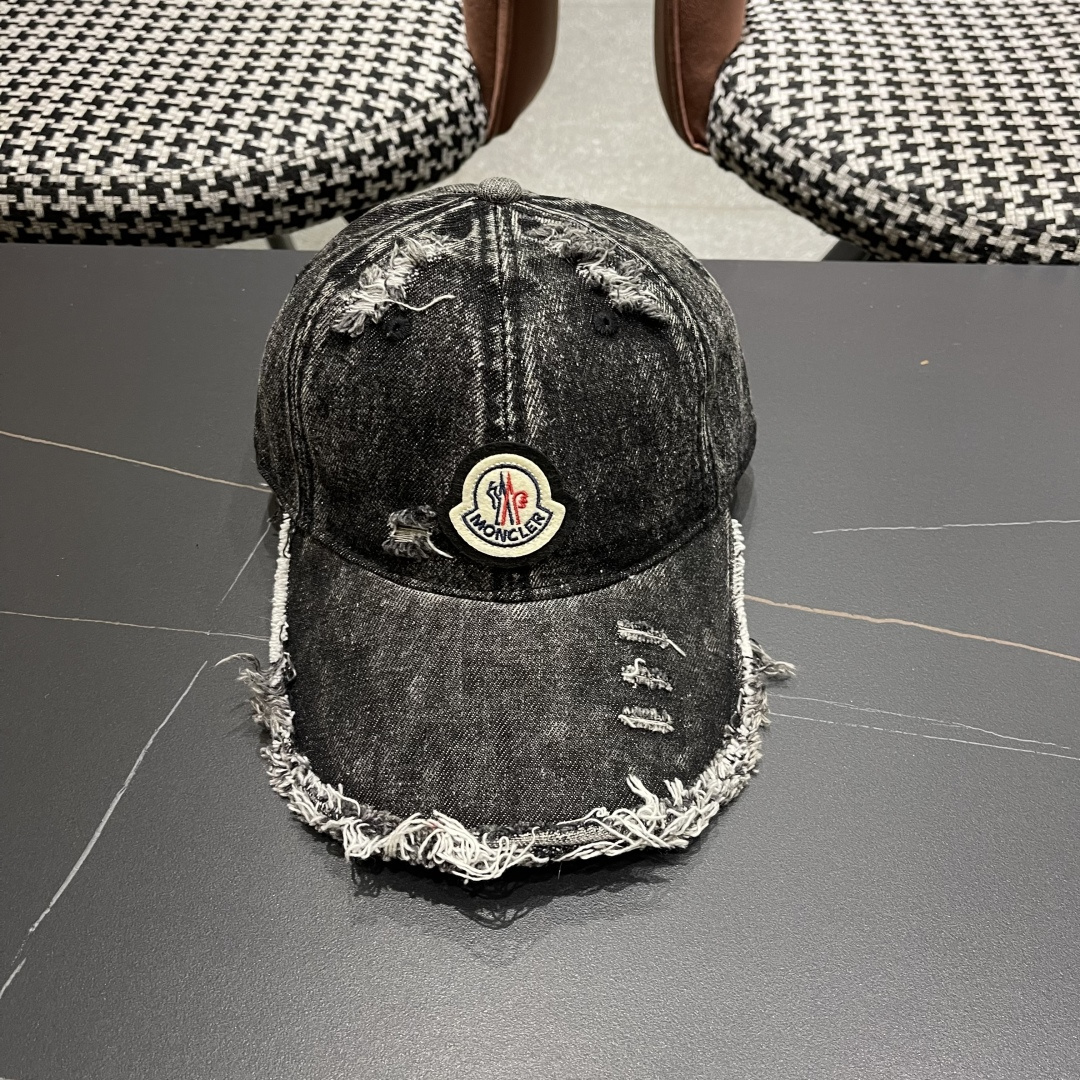 NO:225130,The new ripped denim baseball cap of the covert MONCLER, a fashionable street-fried item, very OK style, internet celebrity, a favorite of fashion bloggers!  High quality comfortable and breathable, hat, straw hat, fisherman hat, baseball hat, knit hat, hat, christian louboutin, Moncler, espadrilles, hats19860909蒙口MONCLER新款破洞牛仔棒球帽,时尚炸街单品,风格很OK,网红.时尚博主的最爱！高品质舒适透气,帽子草帽渔夫帽棒球帽针织帽,帽子,christian louboutin,Moncler,espadrilles,hats,hat