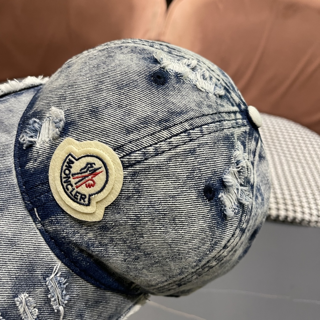  蒙口MONCLER新款破洞牛仔棒球帽，时尚炸街单品，风格很OK，网红.时尚博主的最爱！高品质舒适透气，