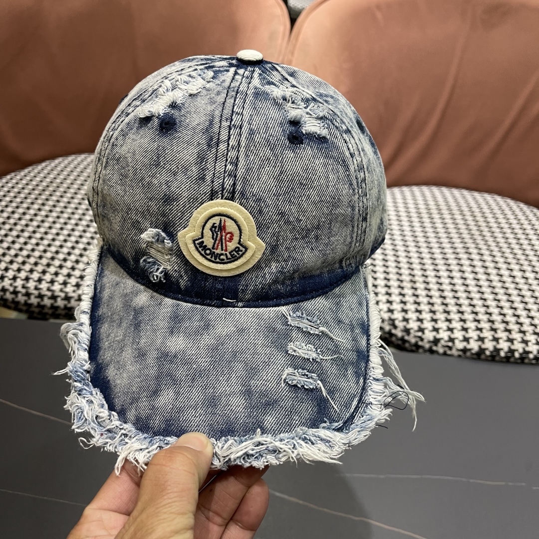  蒙口MONCLER新款破洞牛仔棒球帽，时尚炸街单品，风格很OK，网红.时尚博主的最爱！高品质舒适透气，