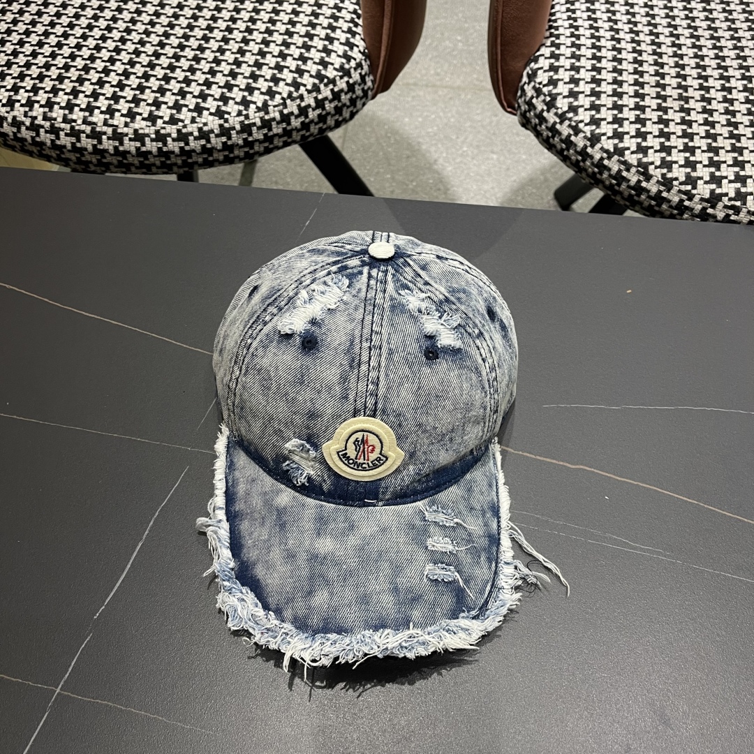  蒙口MONCLER新款破洞牛仔棒球帽，时尚炸街单品，风格很OK，网红.时尚博主的最爱！高品质舒适透气，