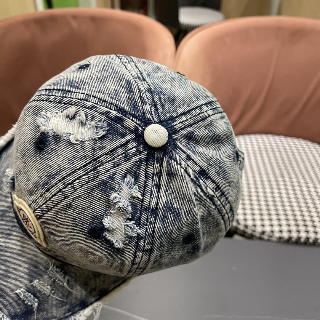  蒙口MONCLER新款破洞牛仔棒球帽，时尚炸街单品，风格很OK，网红.时尚博主的最爱！高品质舒适透气，