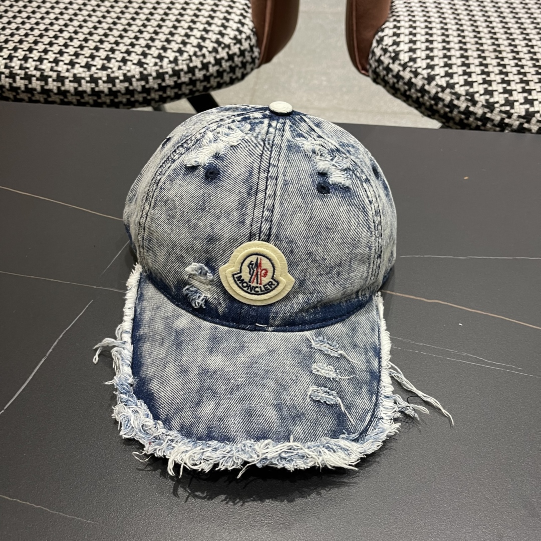  蒙口MONCLER新款破洞牛仔棒球帽，时尚炸街单品，风格很OK，网红.时尚博主的最爱！高品质舒适透气，