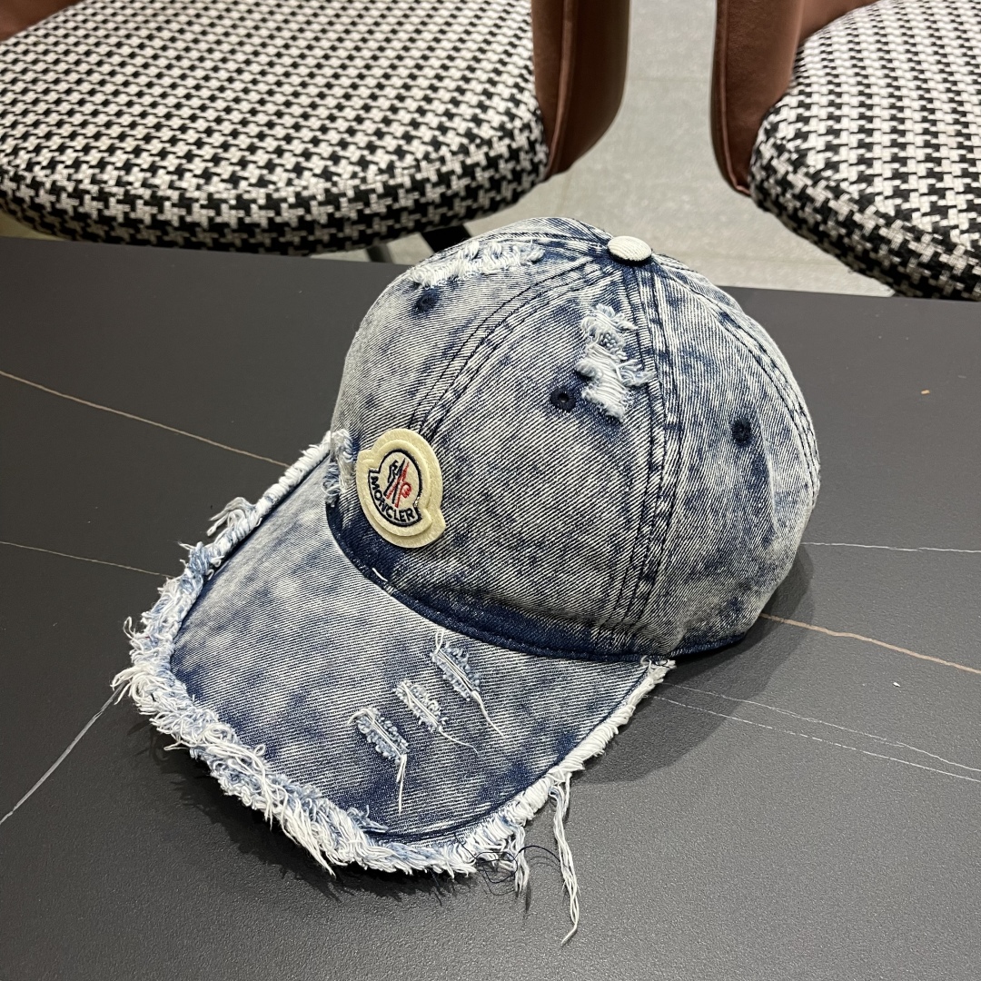  蒙口MONCLER新款破洞牛仔棒球帽，时尚炸街单品，风格很OK，网红.时尚博主的最爱！高品质舒适透气，
