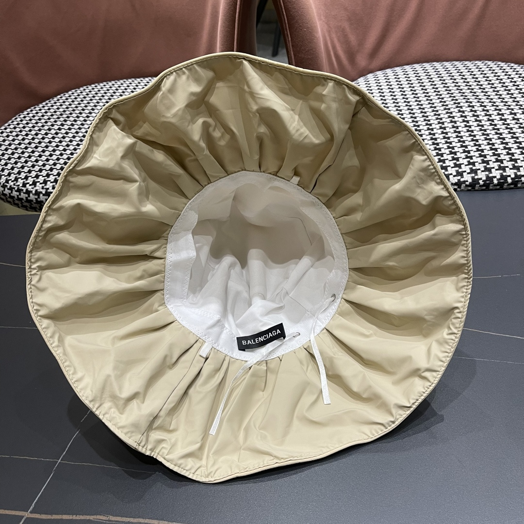  BALENCIAGA巴黎世家2025夏季新款渔夫帽，简约休闲百搭款，