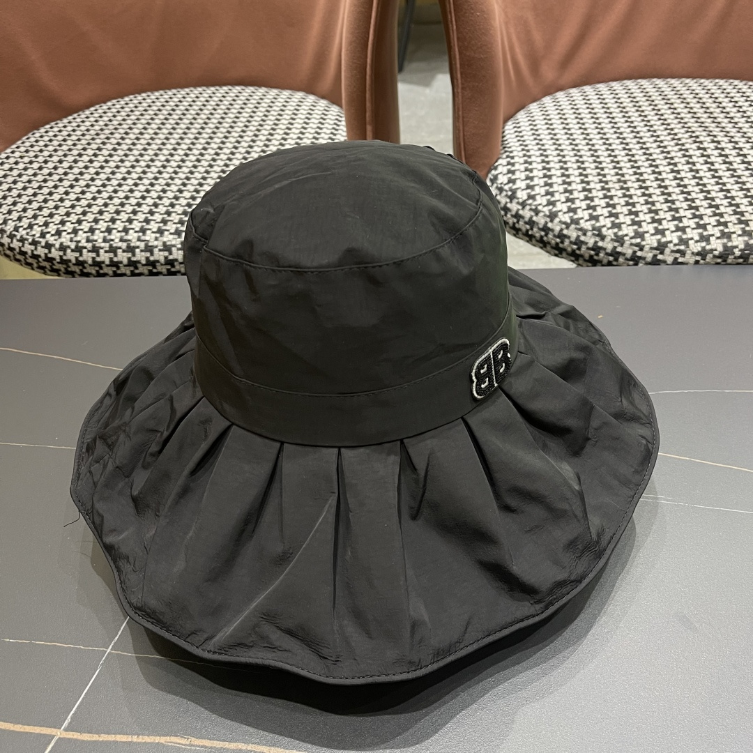  BALENCIAGA巴黎世家2025夏季新款渔夫帽，简约休闲百搭款，