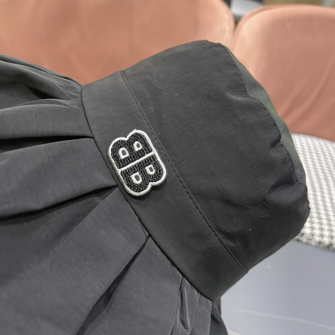  BALENCIAGA巴黎世家2025夏季新款渔夫帽，简约休闲百搭款，