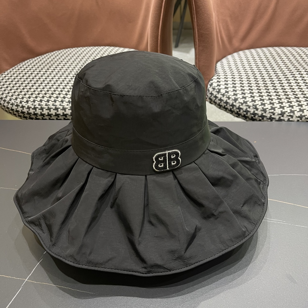  BALENCIAGA巴黎世家2025夏季新款渔夫帽，简约休闲百搭款，