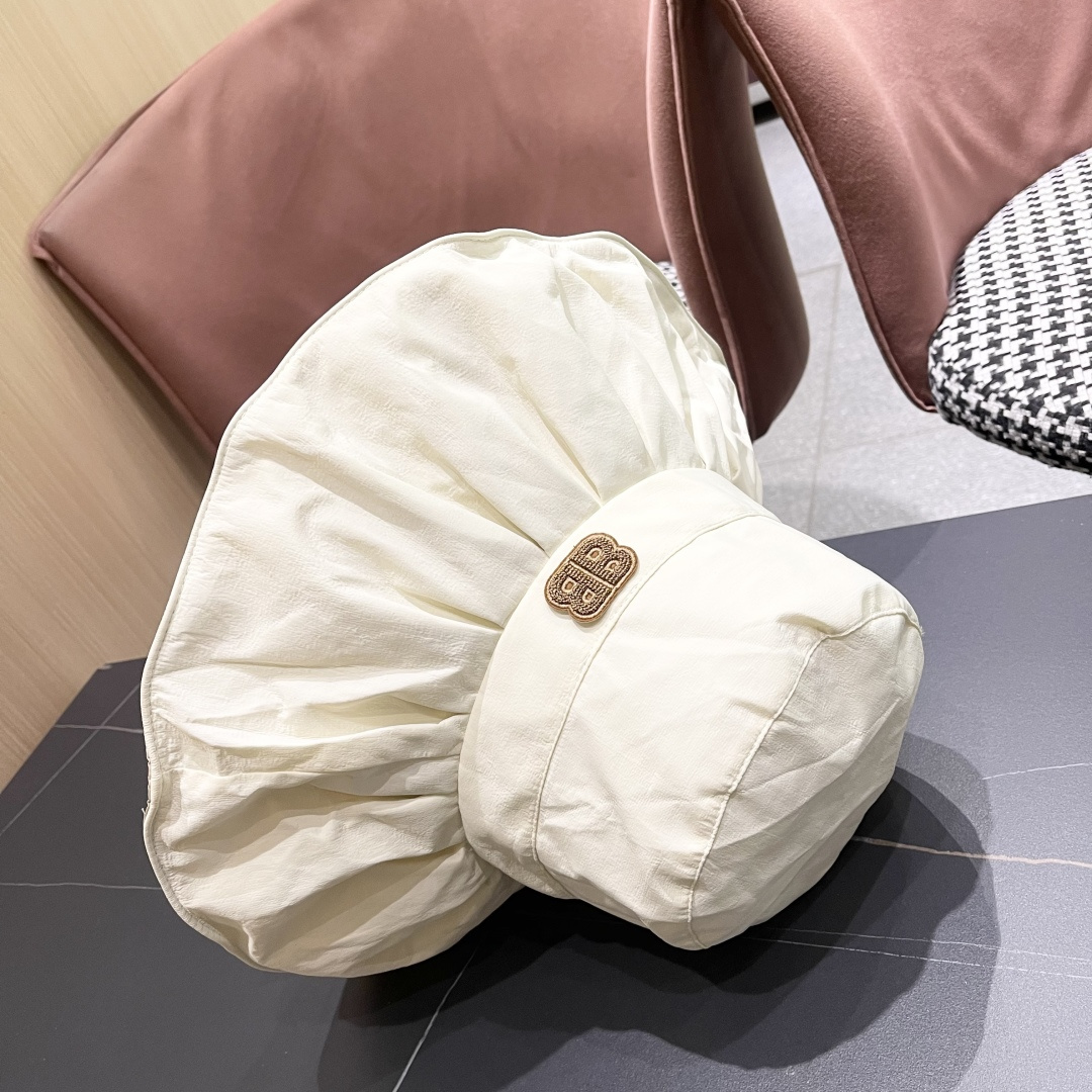  BALENCIAGA巴黎世家2025夏季新款渔夫帽，简约休闲百搭款，