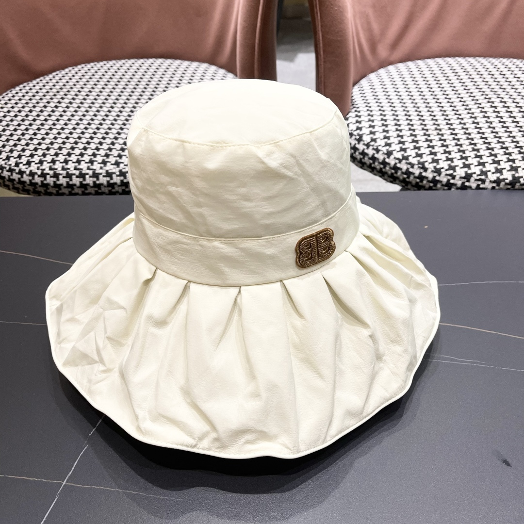  BALENCIAGA巴黎世家2025夏季新款渔夫帽，简约休闲百搭款，