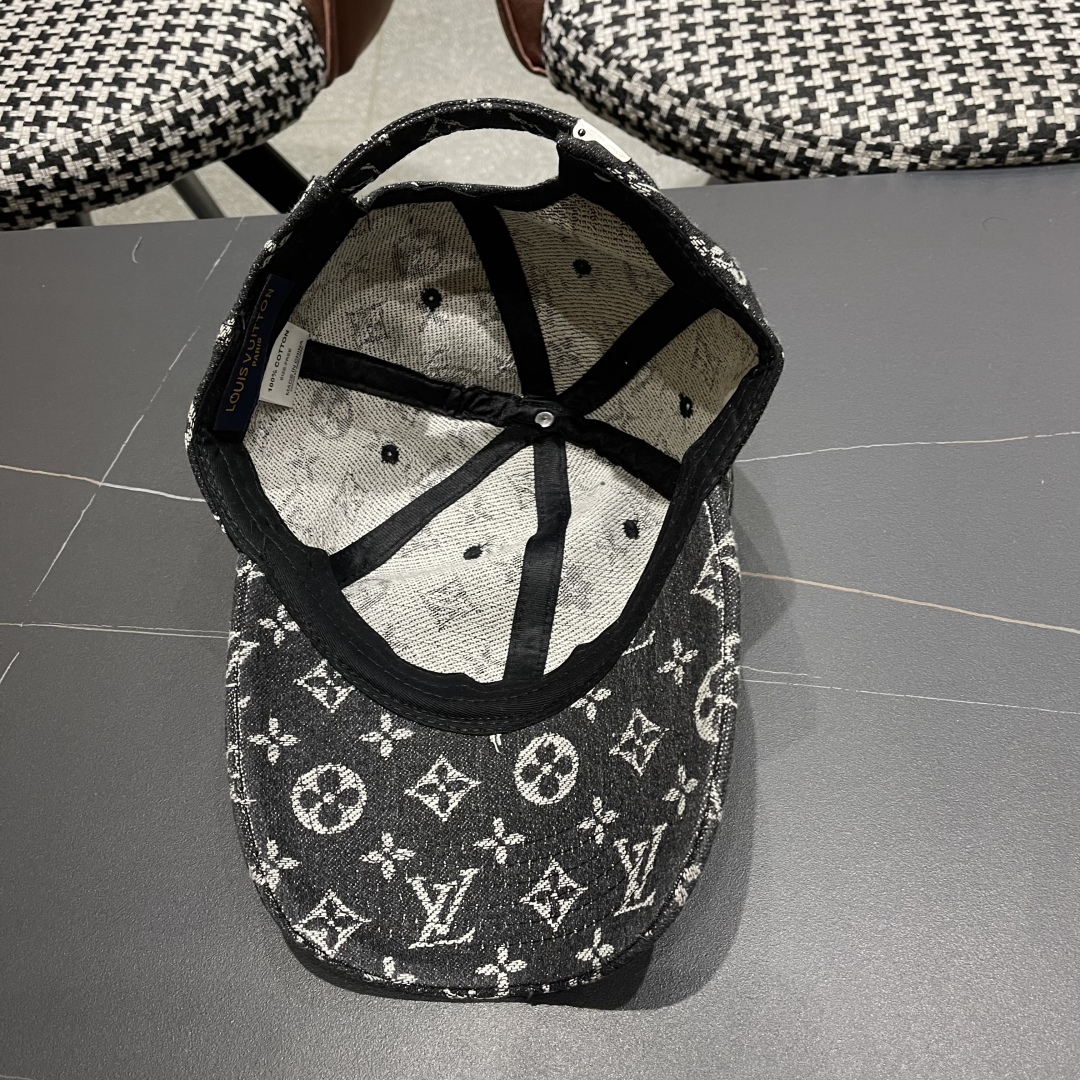  LV路易威登原单棒球帽  专柜热卖轻盈透气。完美版型，对格精准无误，原厂品质，独家实物拍摄，男女适用