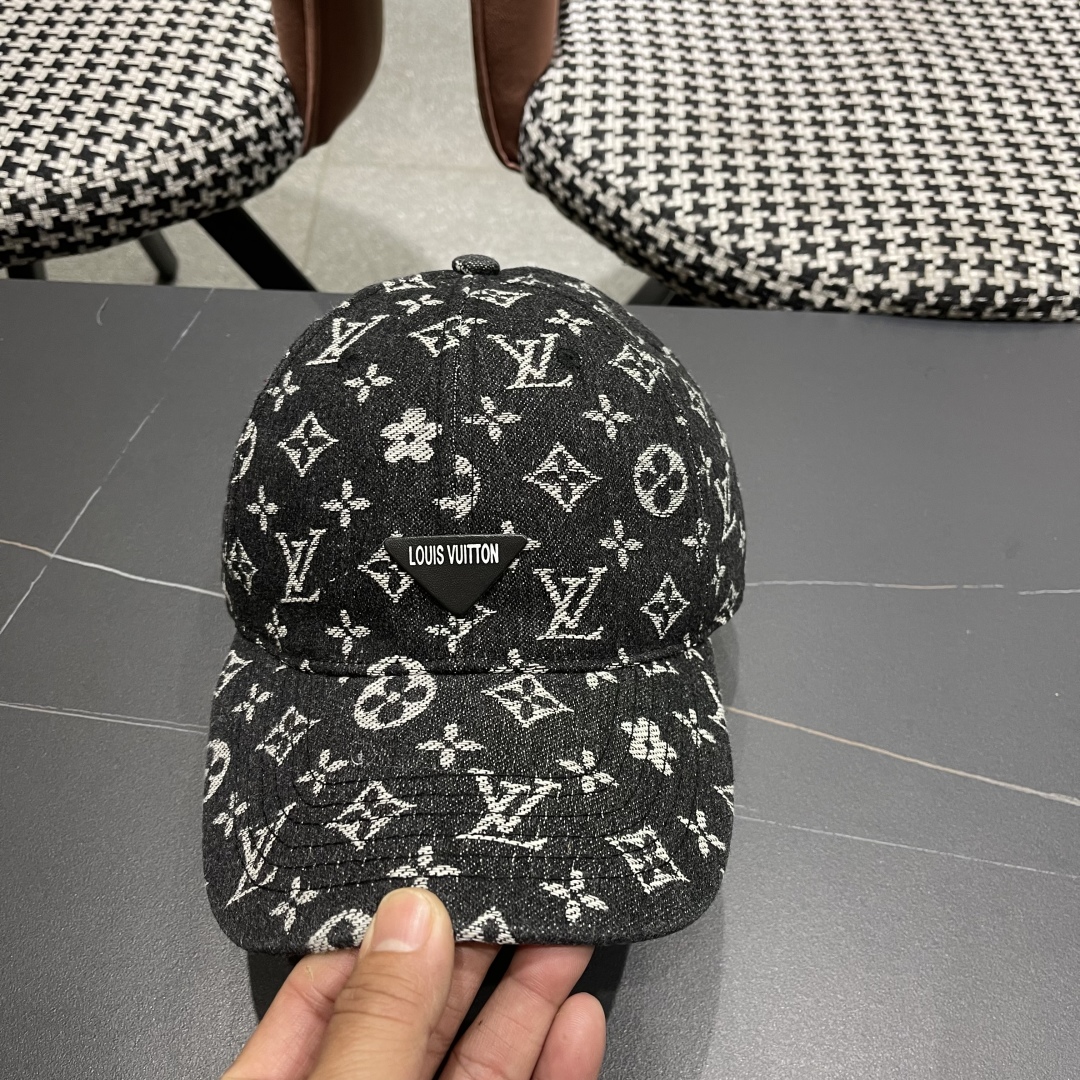  LV路易威登原单棒球帽  专柜热卖轻盈透气。完美版型，对格精准无误，原厂品质，独家实物拍摄，男女适用