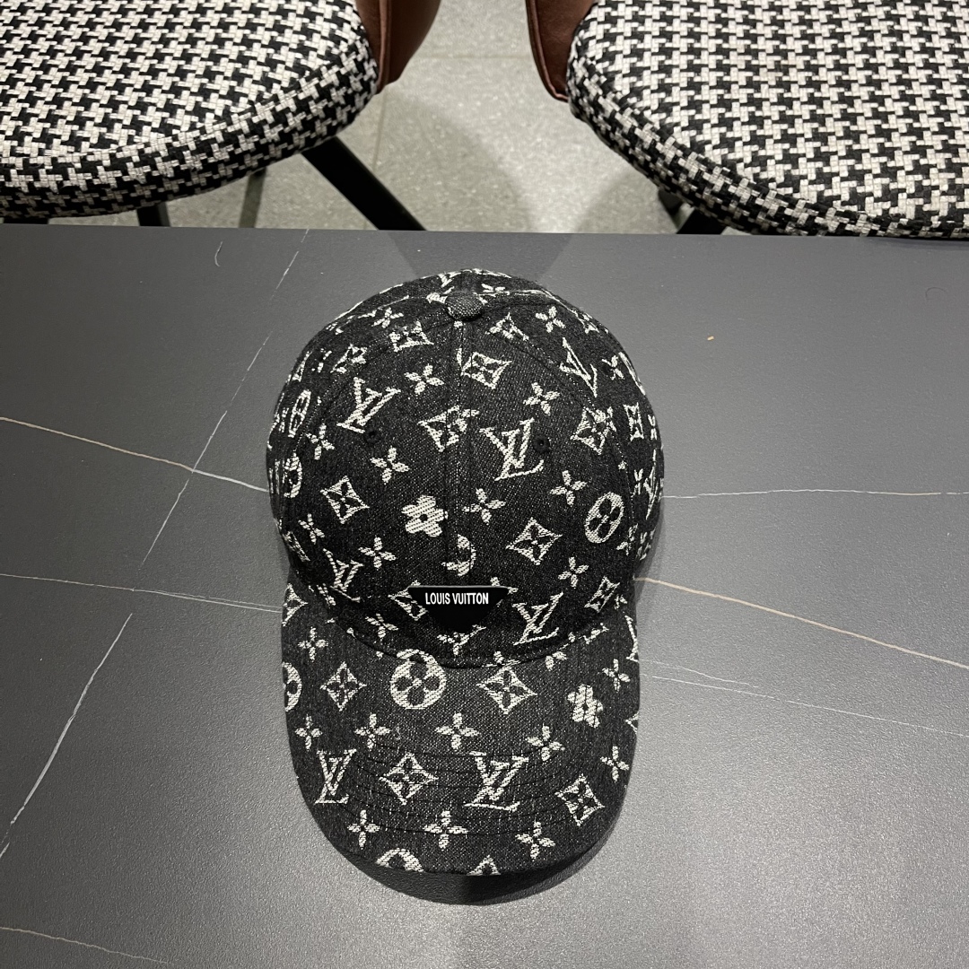  LV路易威登原单棒球帽  专柜热卖轻盈透气。完美版型，对格精准无误，原厂品质，独家实物拍摄，男女适用