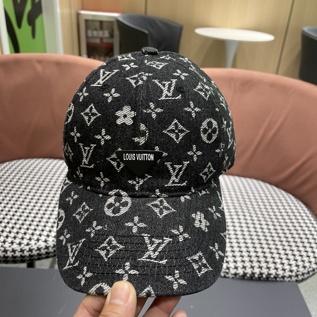  LV路易威登原单棒球帽  专柜热卖轻盈透气。完美版型，对格精准无误，原厂品质，独家实物拍摄，男女适用