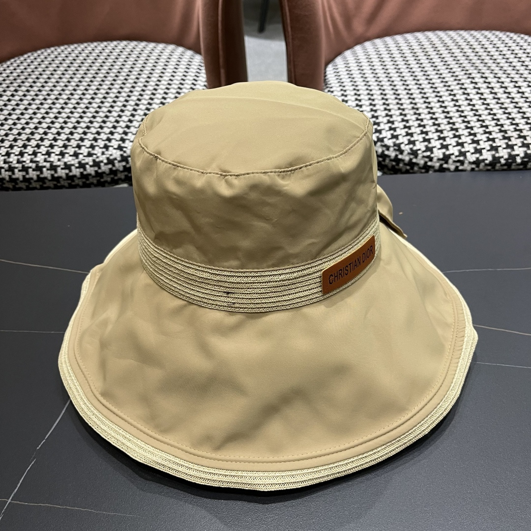   迪奥🧢春夏新款渔夫帽🧢 火爆出货，百搭单品🥰随便搭配都很好看 质量超赞👍 时尚百搭