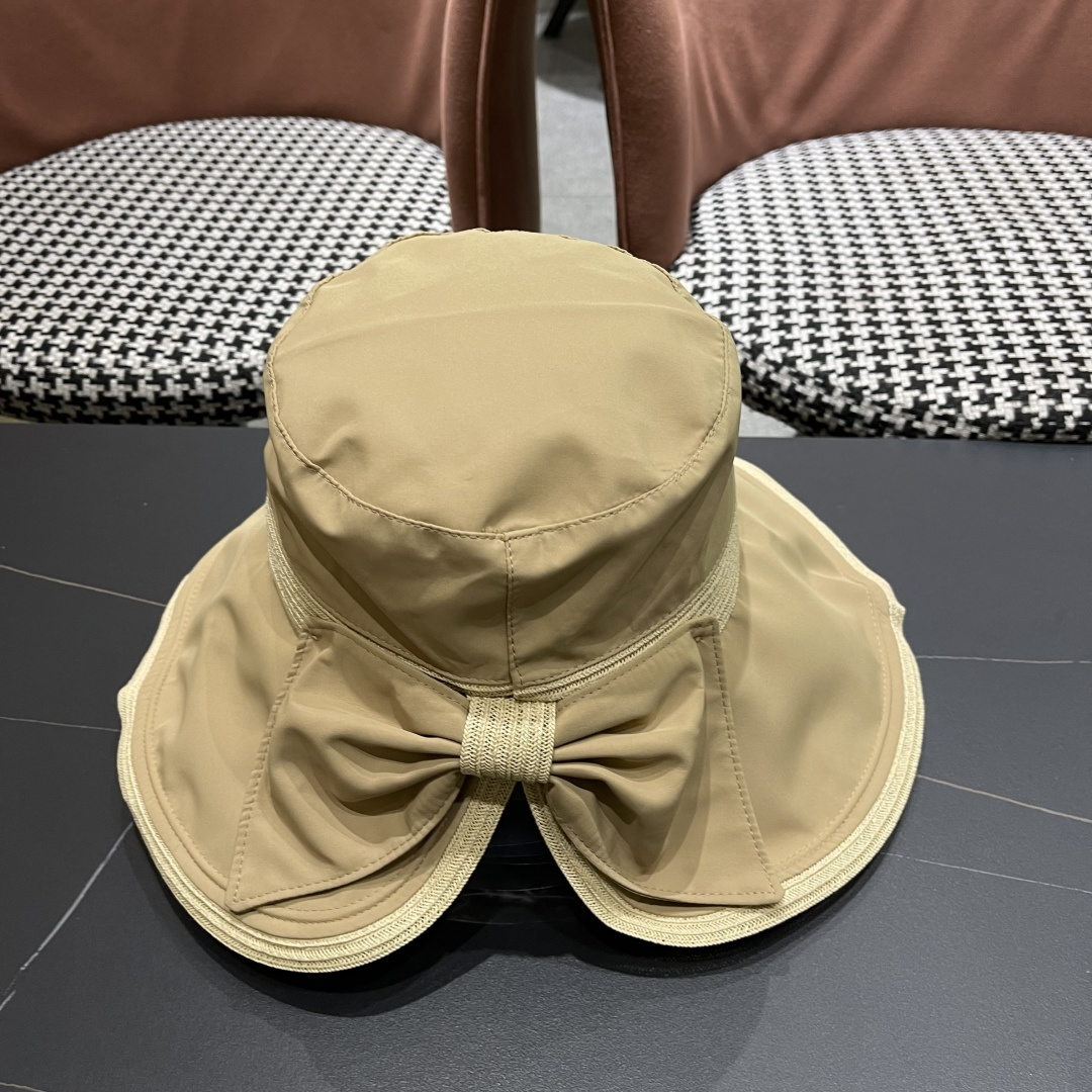   迪奥🧢春夏新款渔夫帽🧢 火爆出货，百搭单品🥰随便搭配都很好看 质量超赞👍 时尚百搭