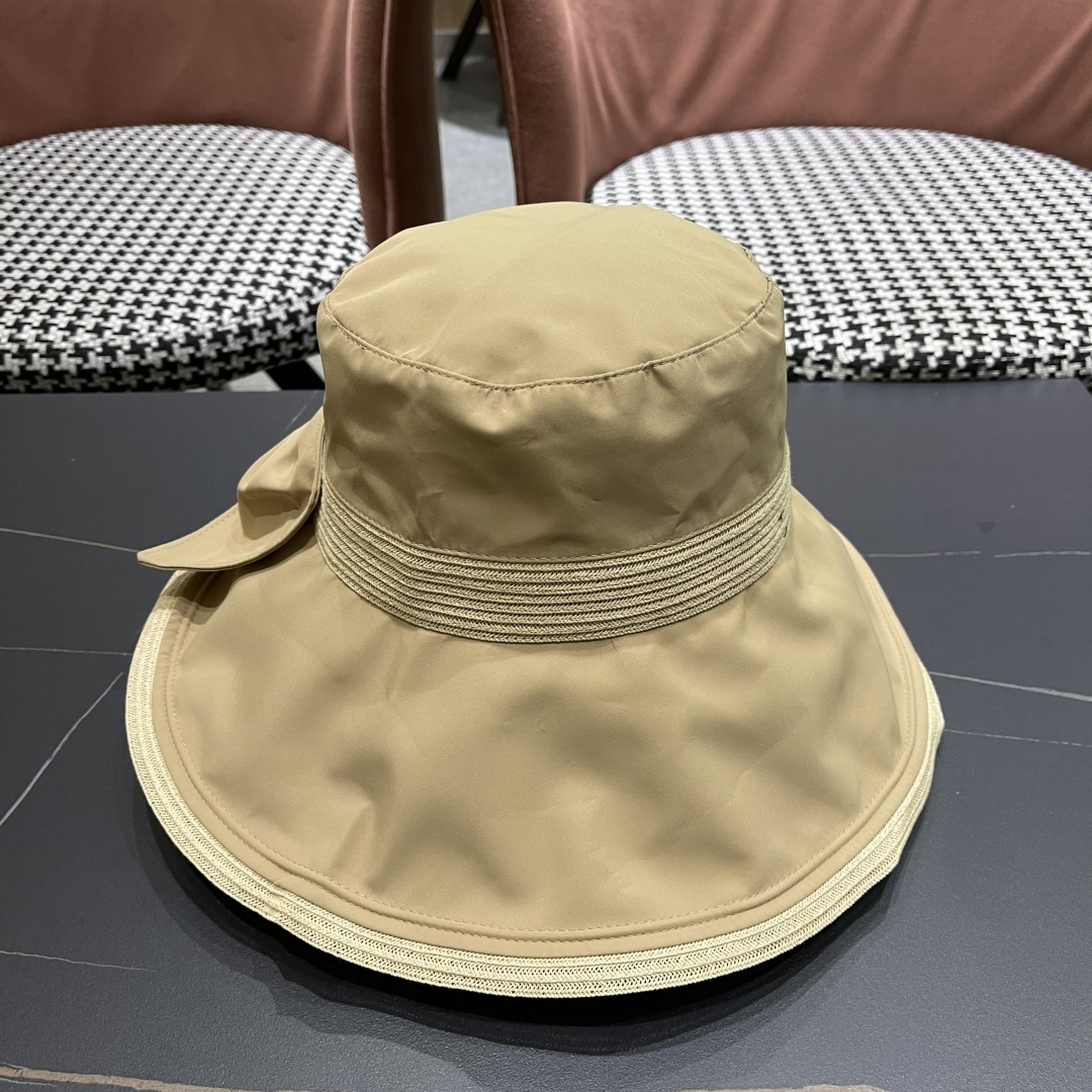   迪奥🧢春夏新款渔夫帽🧢 火爆出货，百搭单品🥰随便搭配都很好看 质量超赞👍 时尚百搭